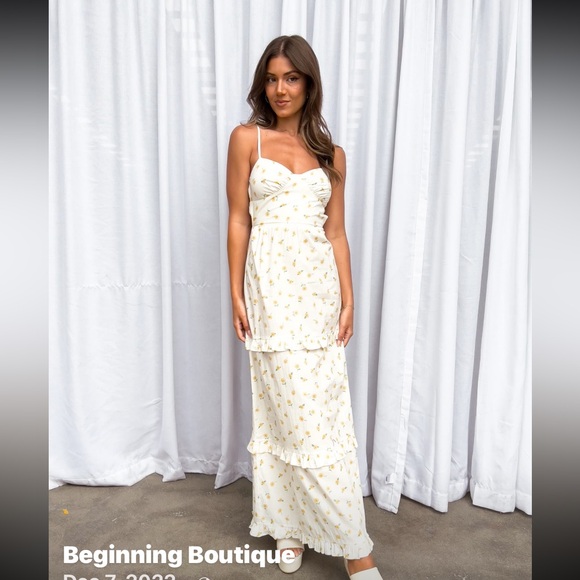 NEW WITH TAGS RUFFLE FLORAL MAXI DRESS - Picture 1 of 6